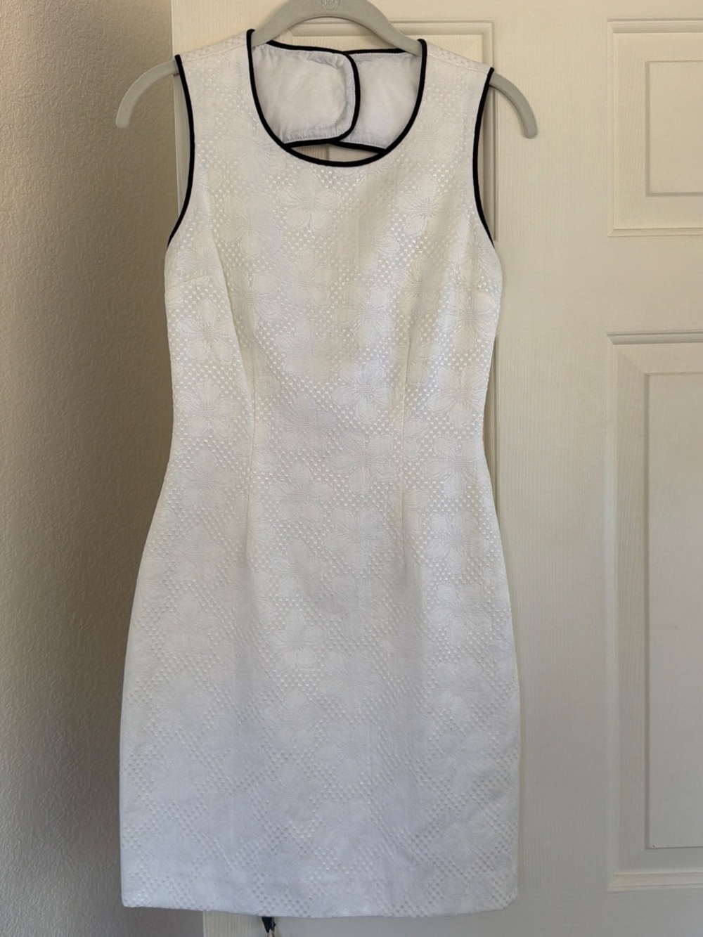 American Vintage White Sleeveless Mini Dress with Black Trim